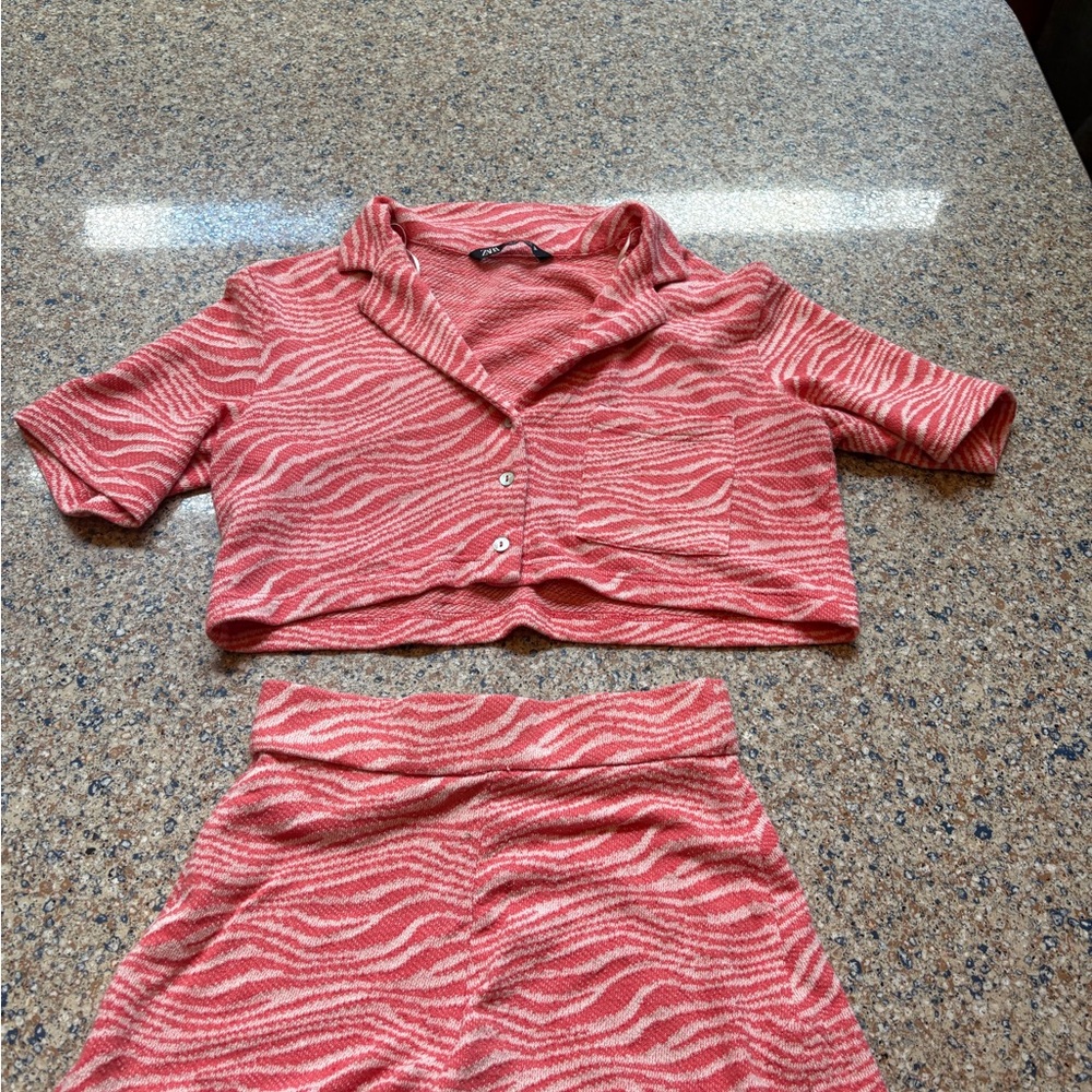 Women’s Zara Coral and White Knit Top